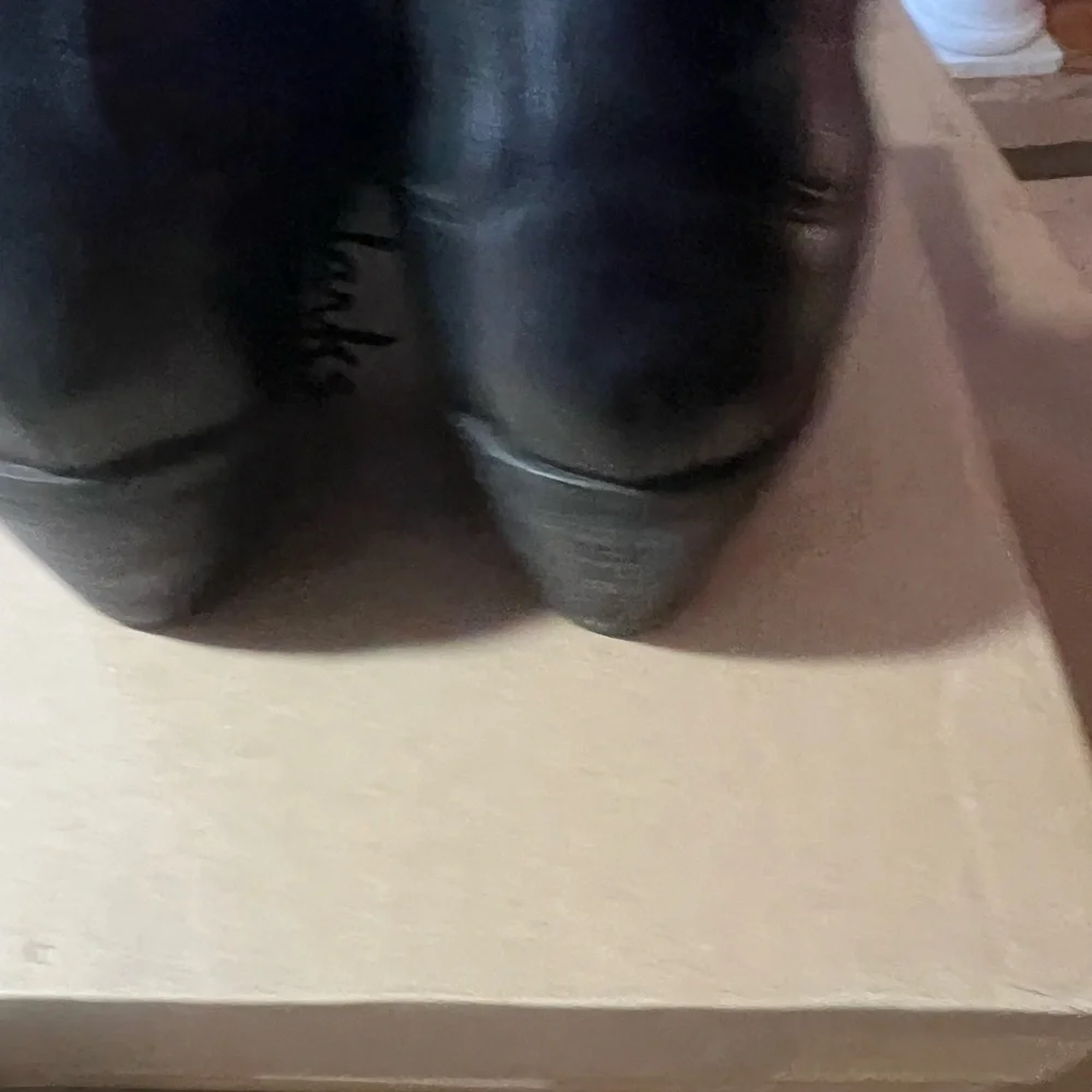 Clarks Neva Lo Black Leather Ankle Booties - Picture 3 of 7